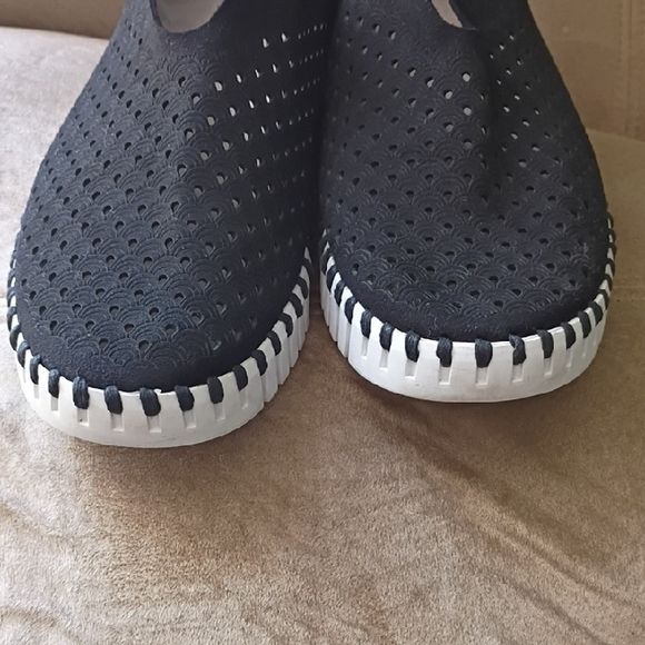 Ilse Jacobsen Black Slip-On Shoes - Picture 8 of 10